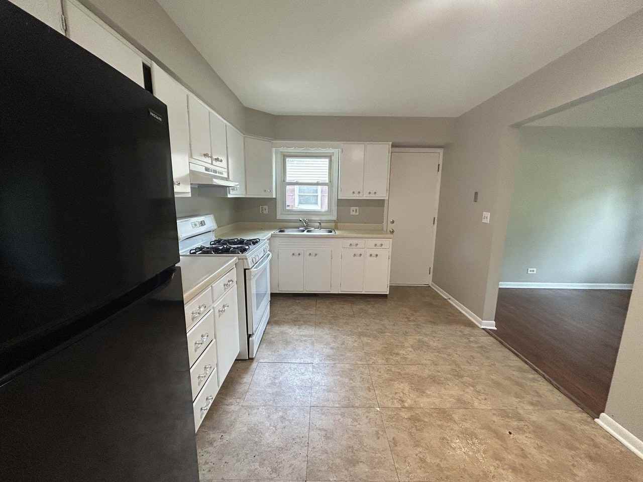 1716 Maple Ln - Photo 5 of 17