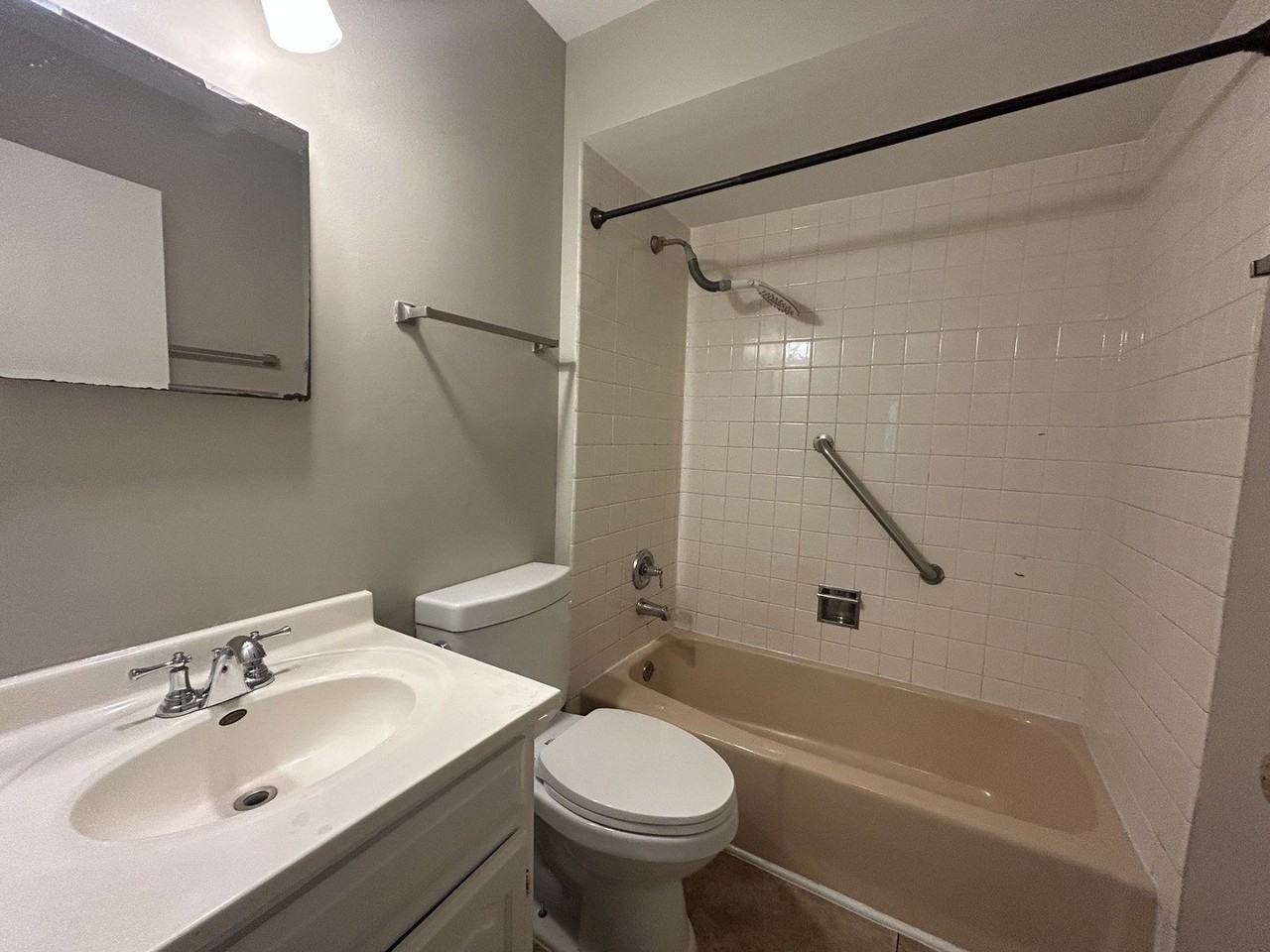 1716 Maple Ln - Photo 6 of 17