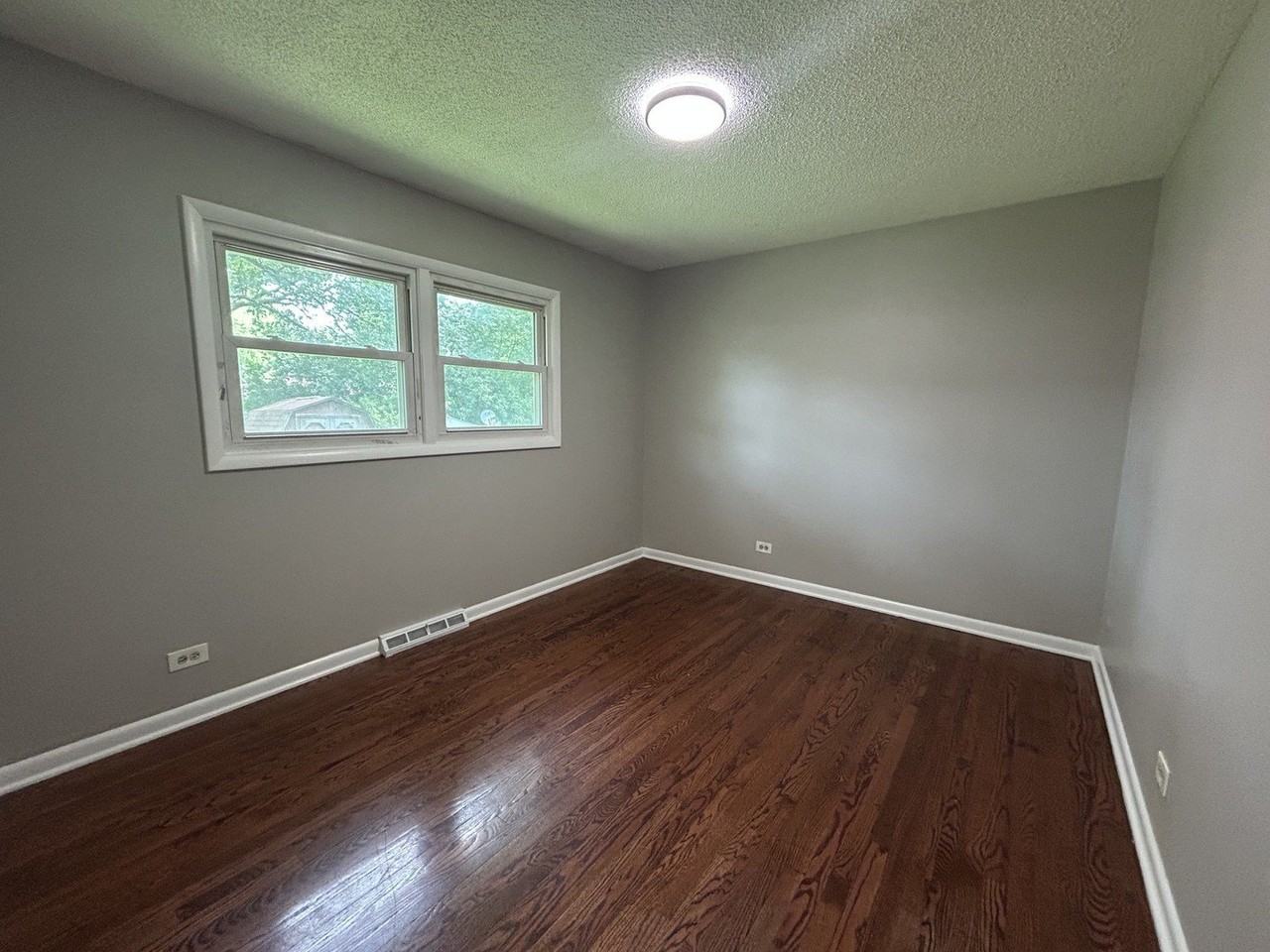 1716 Maple Ln - Photo 7 of 17