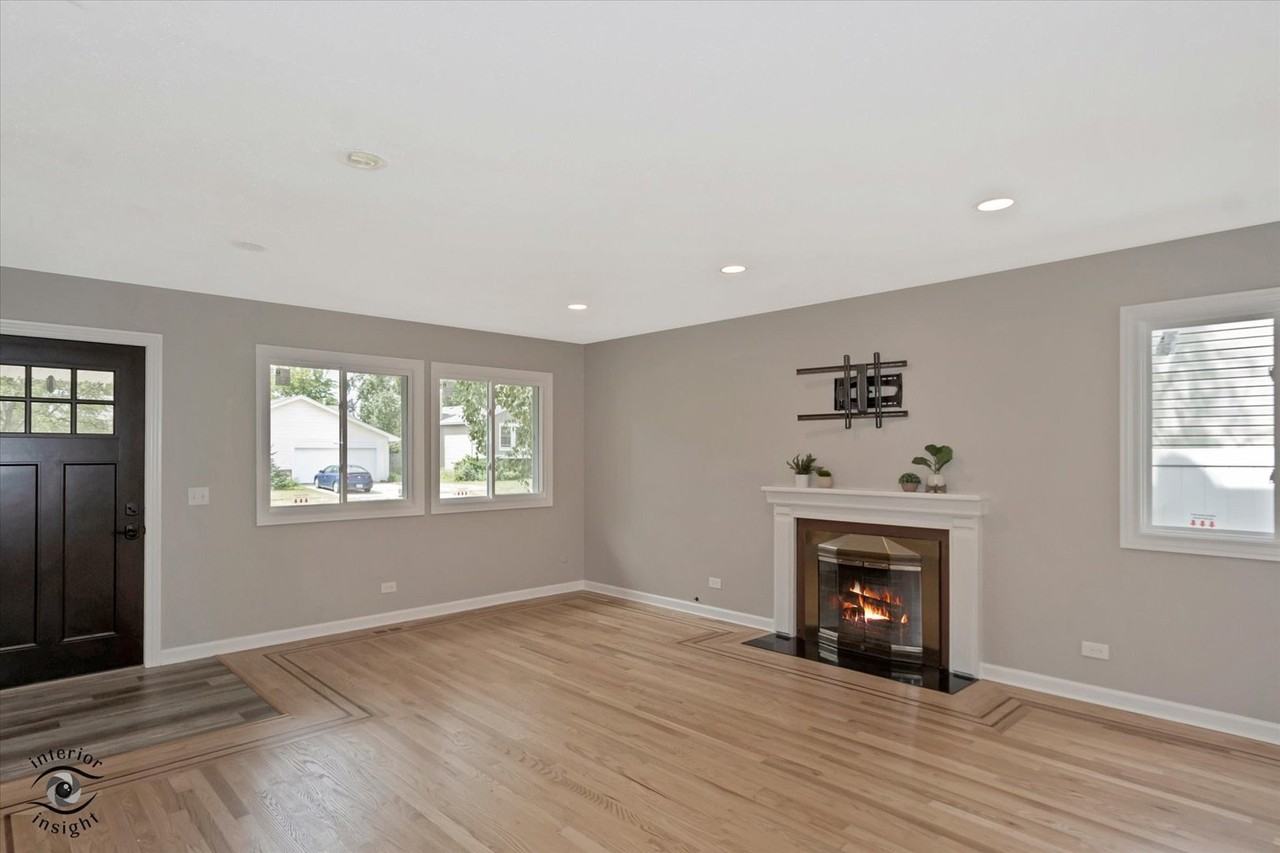 30W150 Foxboro Ct - Photo 6 of 38