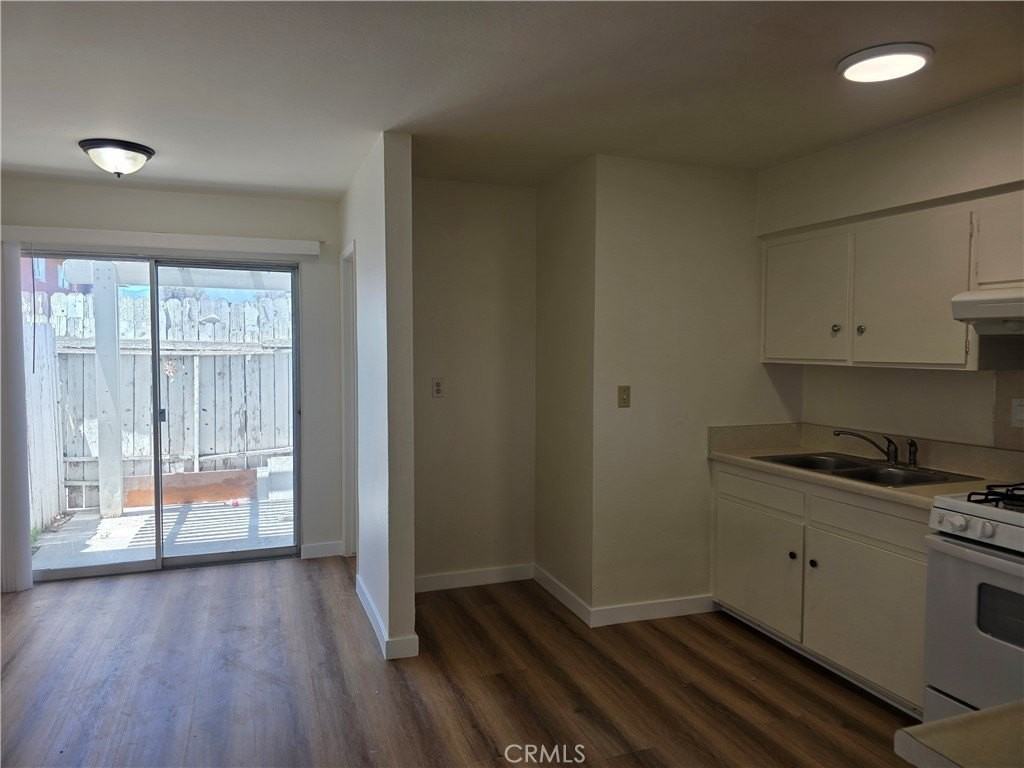 928 N Vicentia Ave #C - Photo 4 of 14