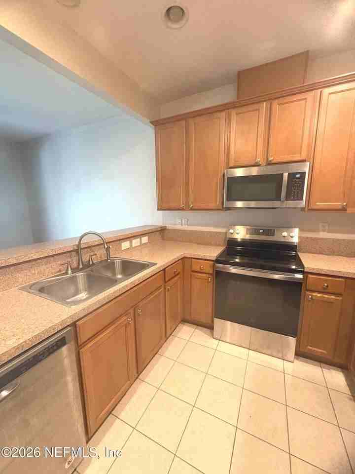 607 Crystal Way - Photo 3 of 31