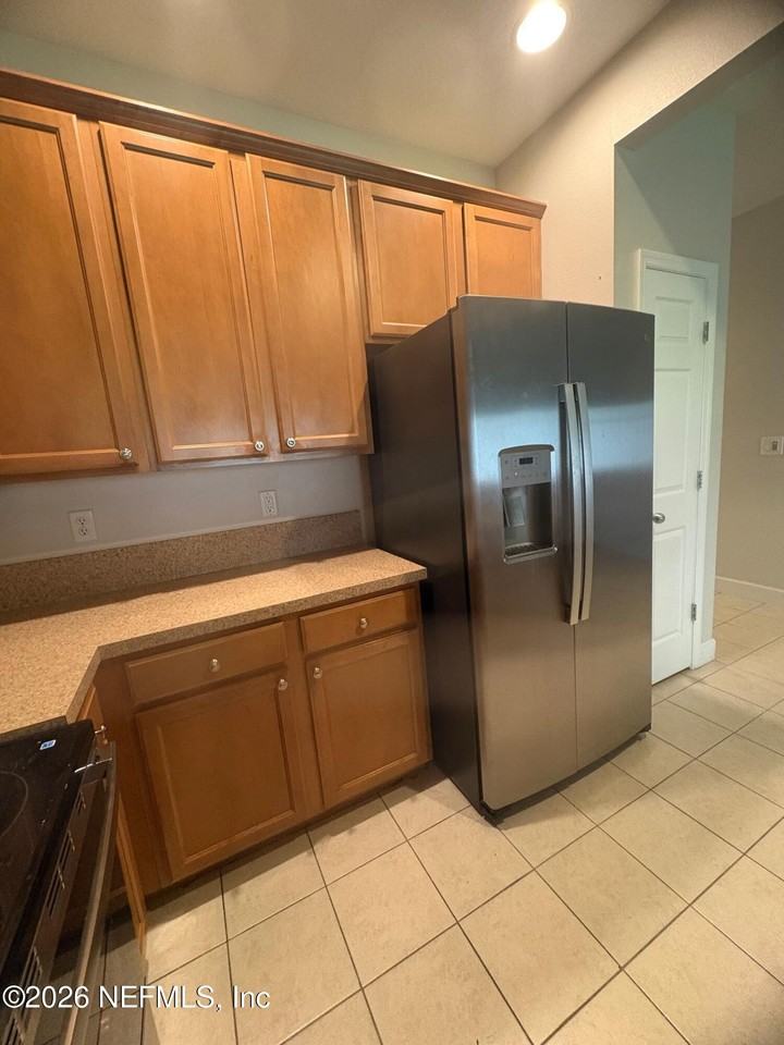 607 Crystal Way - Photo 4 of 31