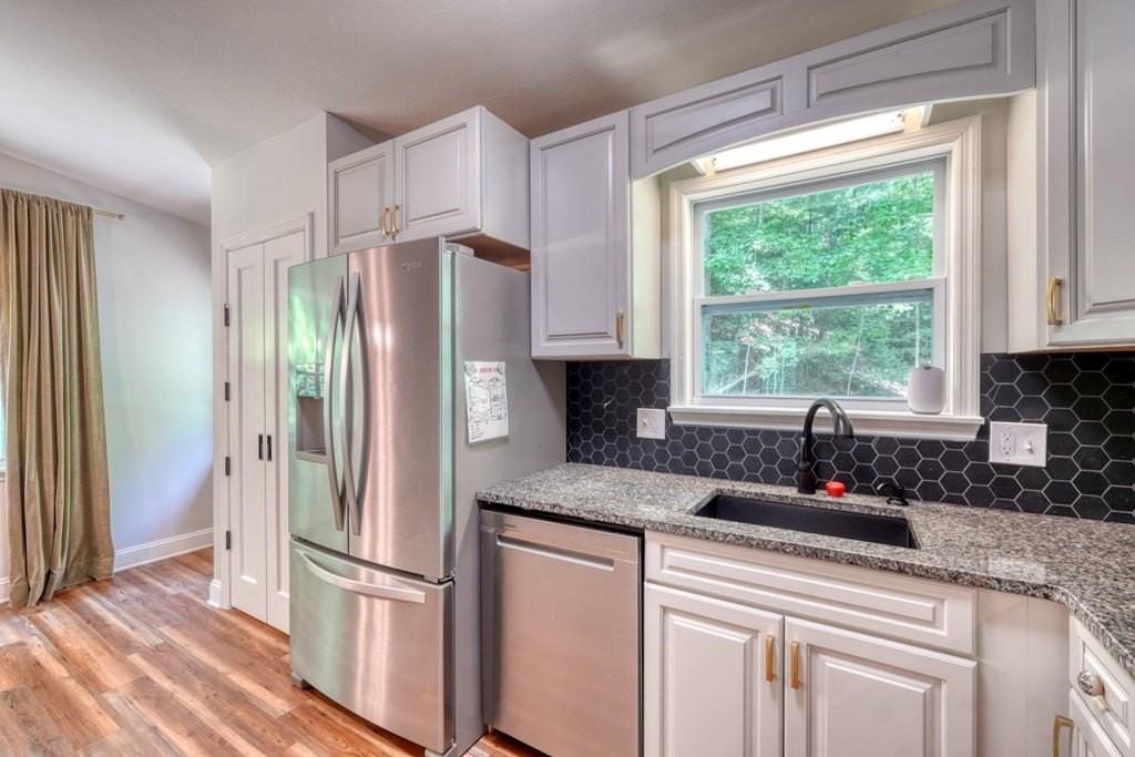 45 Mountain Stream Rd - Photo 6 of 33