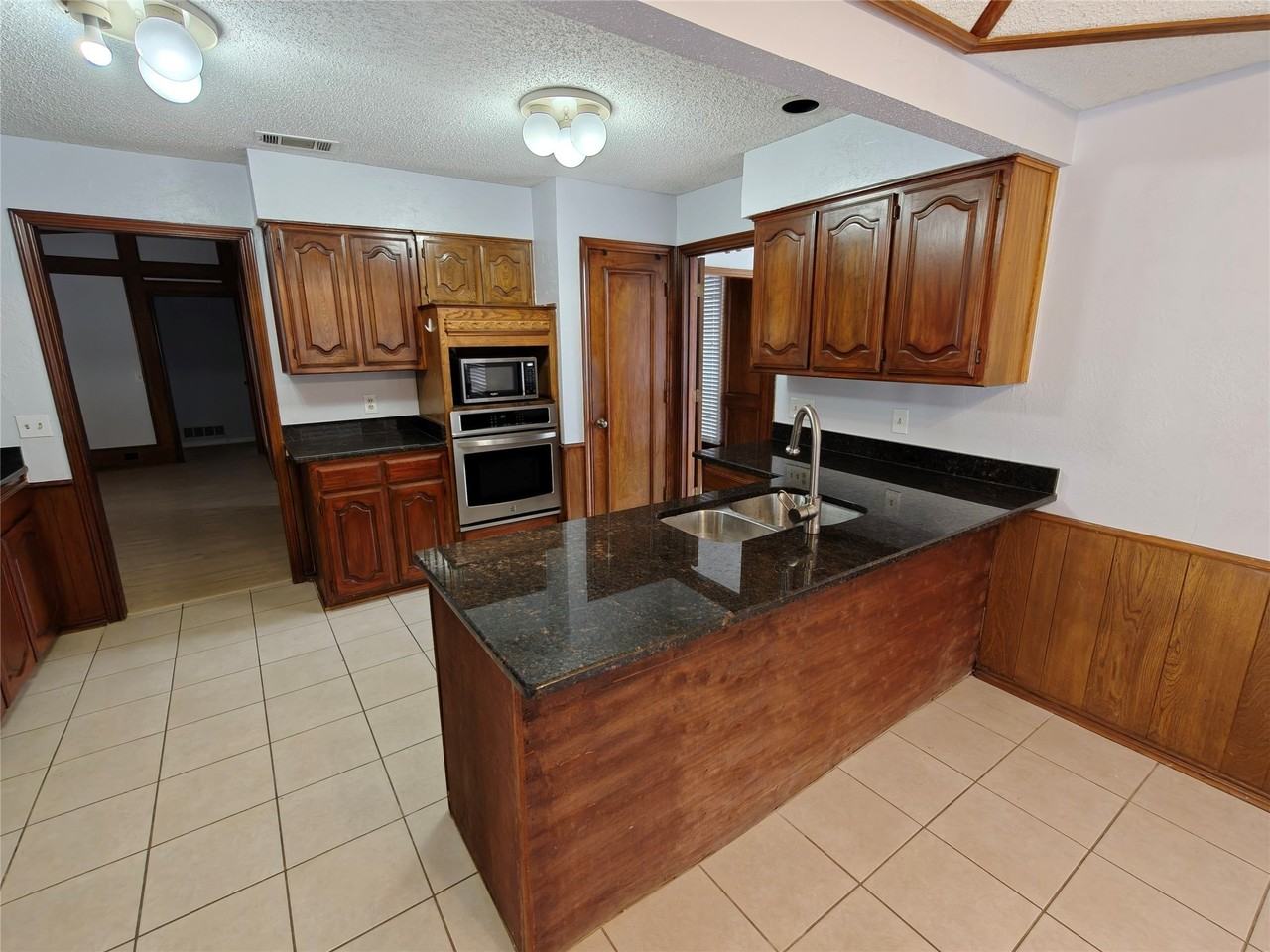 4108 Mesa Dr - Photo 3 of 36