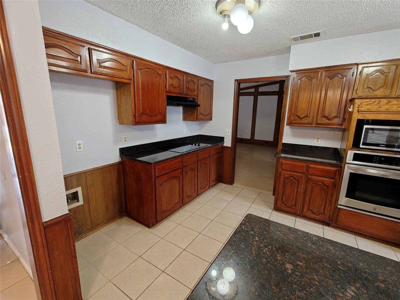 4108 Mesa Dr - Photo 4 of 36