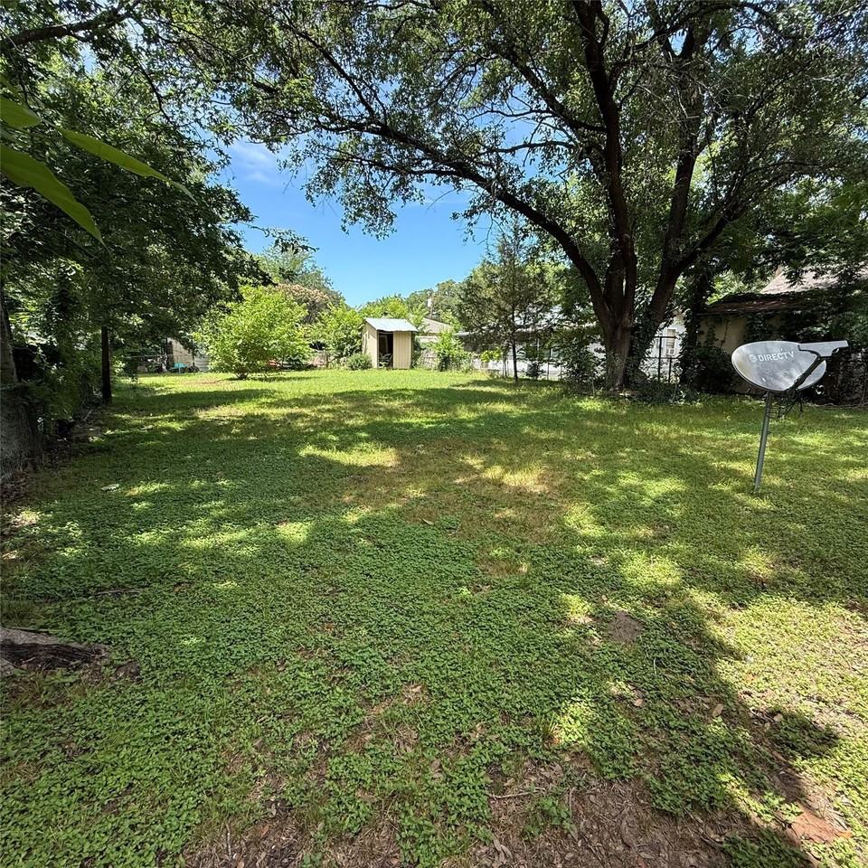 1306 Liveoak Ave - Photo 3 of 17