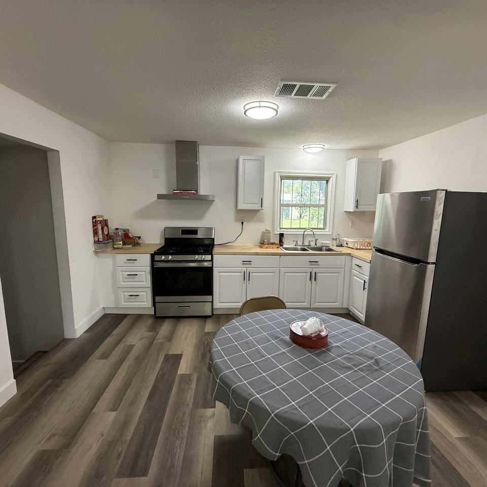 1306 Liveoak Ave - Photo 6 of 17