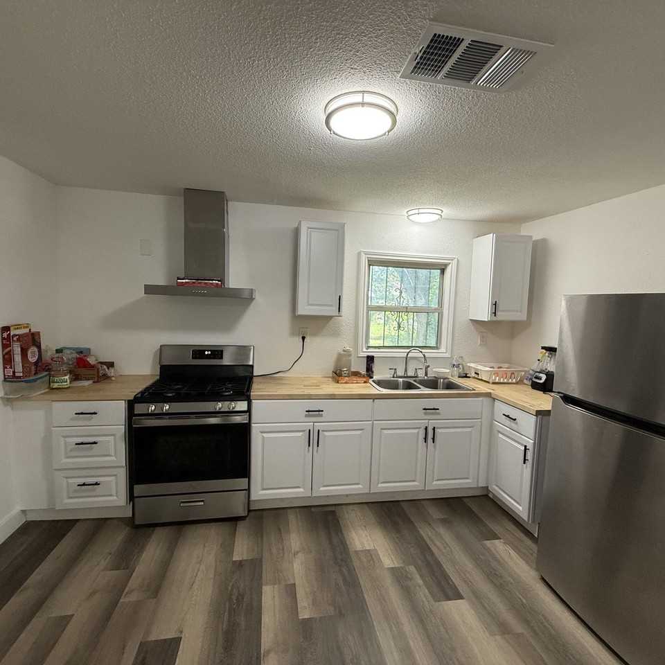 1306 Liveoak Ave - Photo 7 of 17