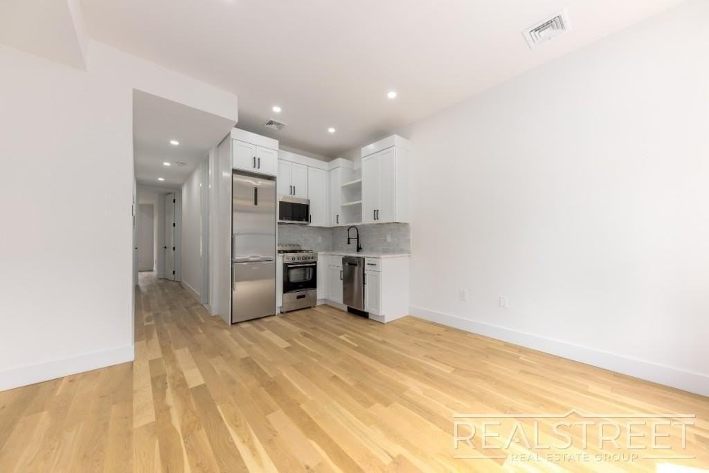 15 Hampton Pl #2 - Photo 4 of 10