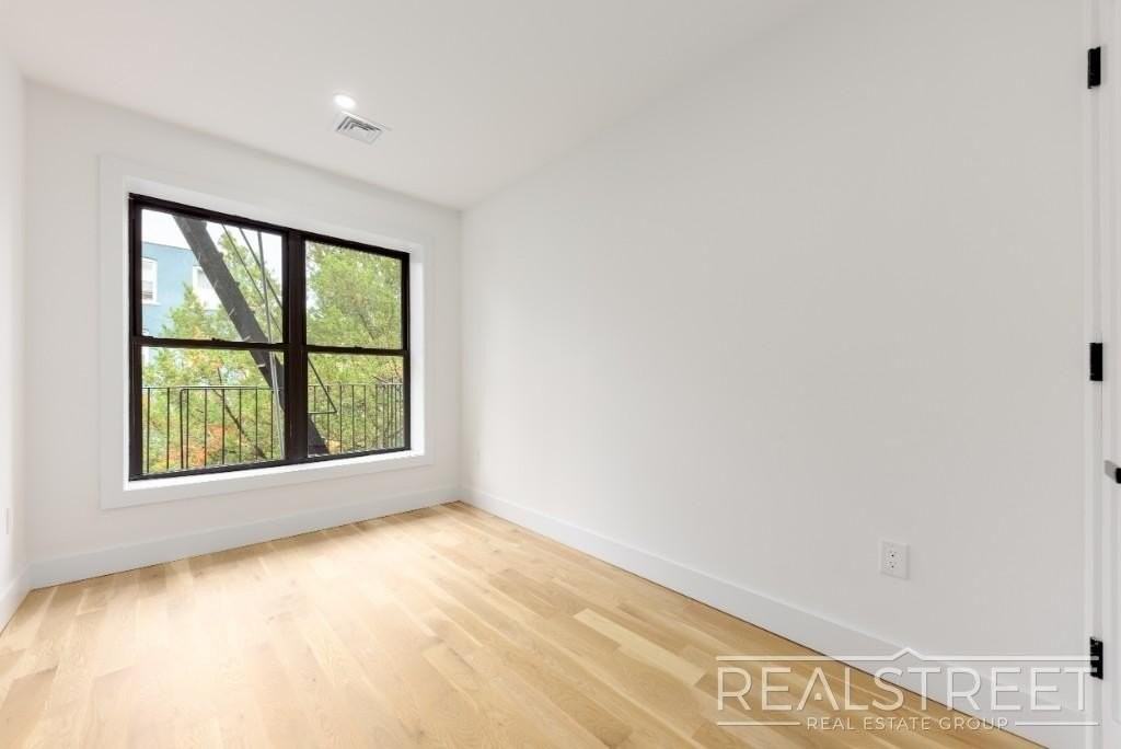 15 Hampton Pl #2 - Photo 5 of 10