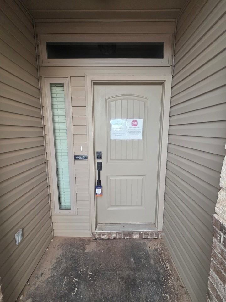 5913 Mile High Ln - Photo 2 of 33