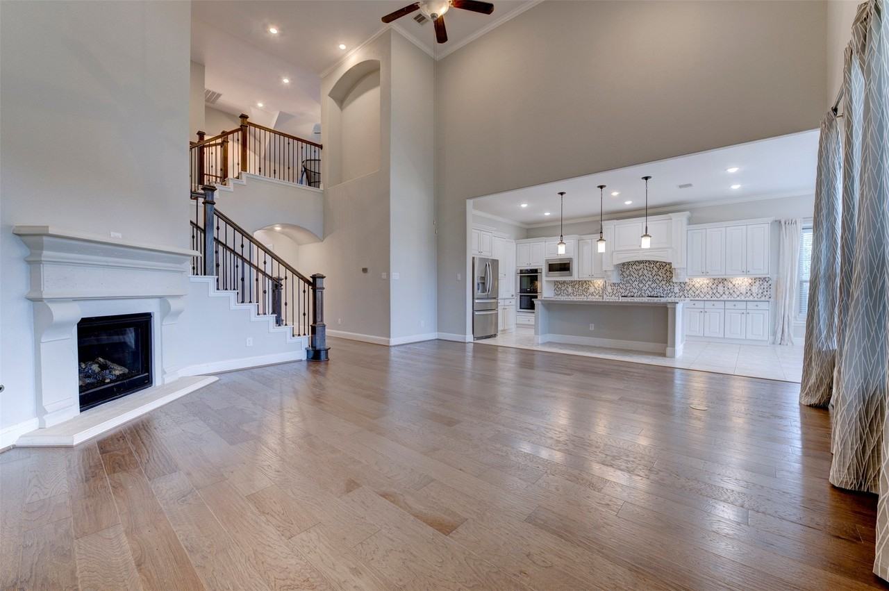 19403 Trinity River Dr - Photo 2 of 36