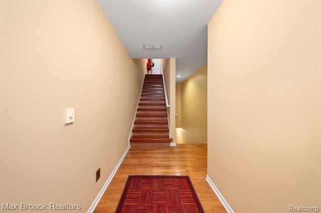 160 Tiffany Ln - Photo 5 of 35