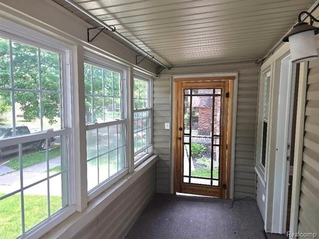 177 N Riverbank St - Photo 4 of 23
