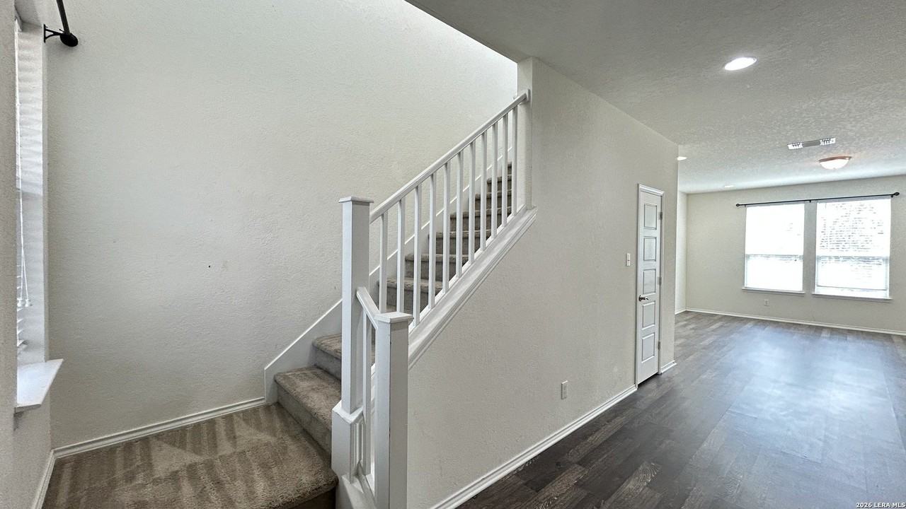 2607 Bluff Xing - Photo 4 of 40