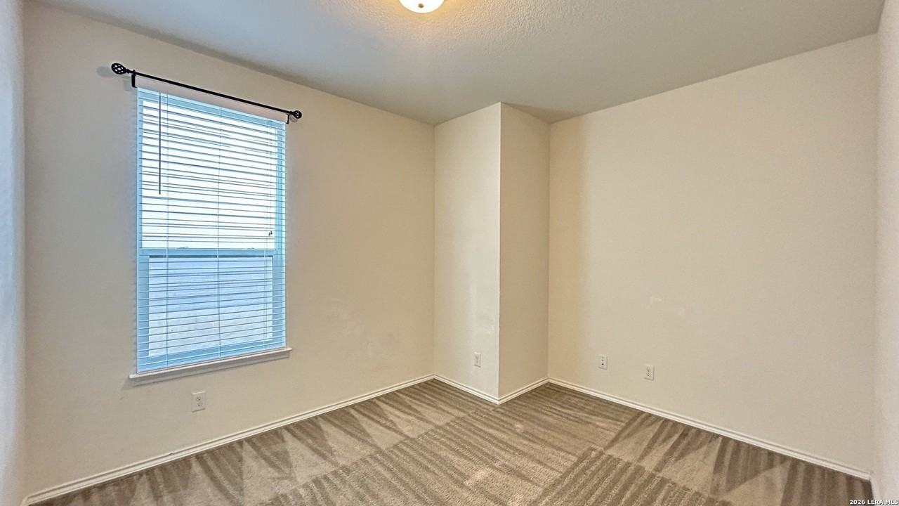 2607 Bluff Xing - Photo 6 of 40