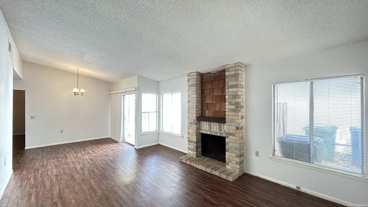 9633 Ivy Bend St - Photo 3 of 27