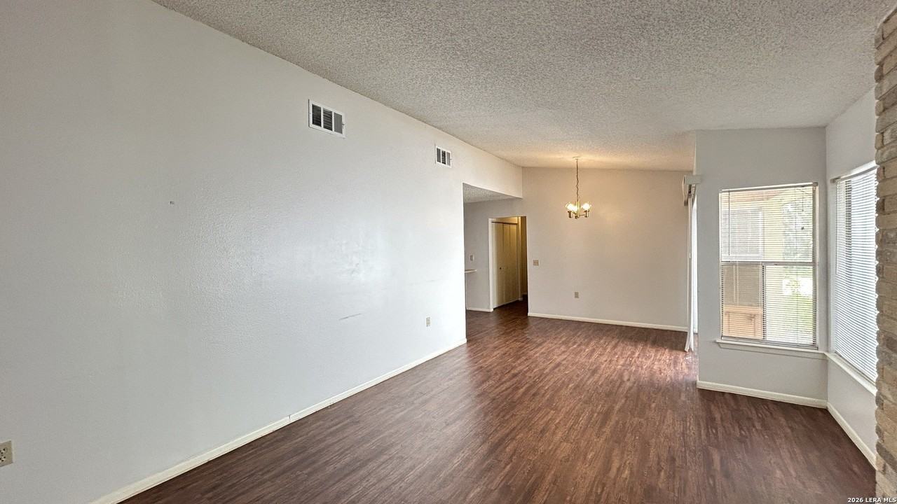 9633 Ivy Bend St - Photo 4 of 27