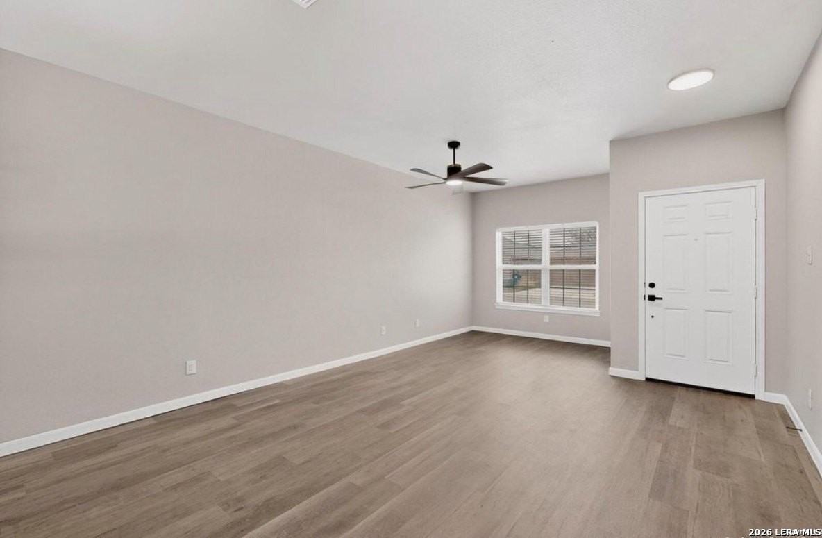 15022 Harbor Lndg - Photo 4 of 31