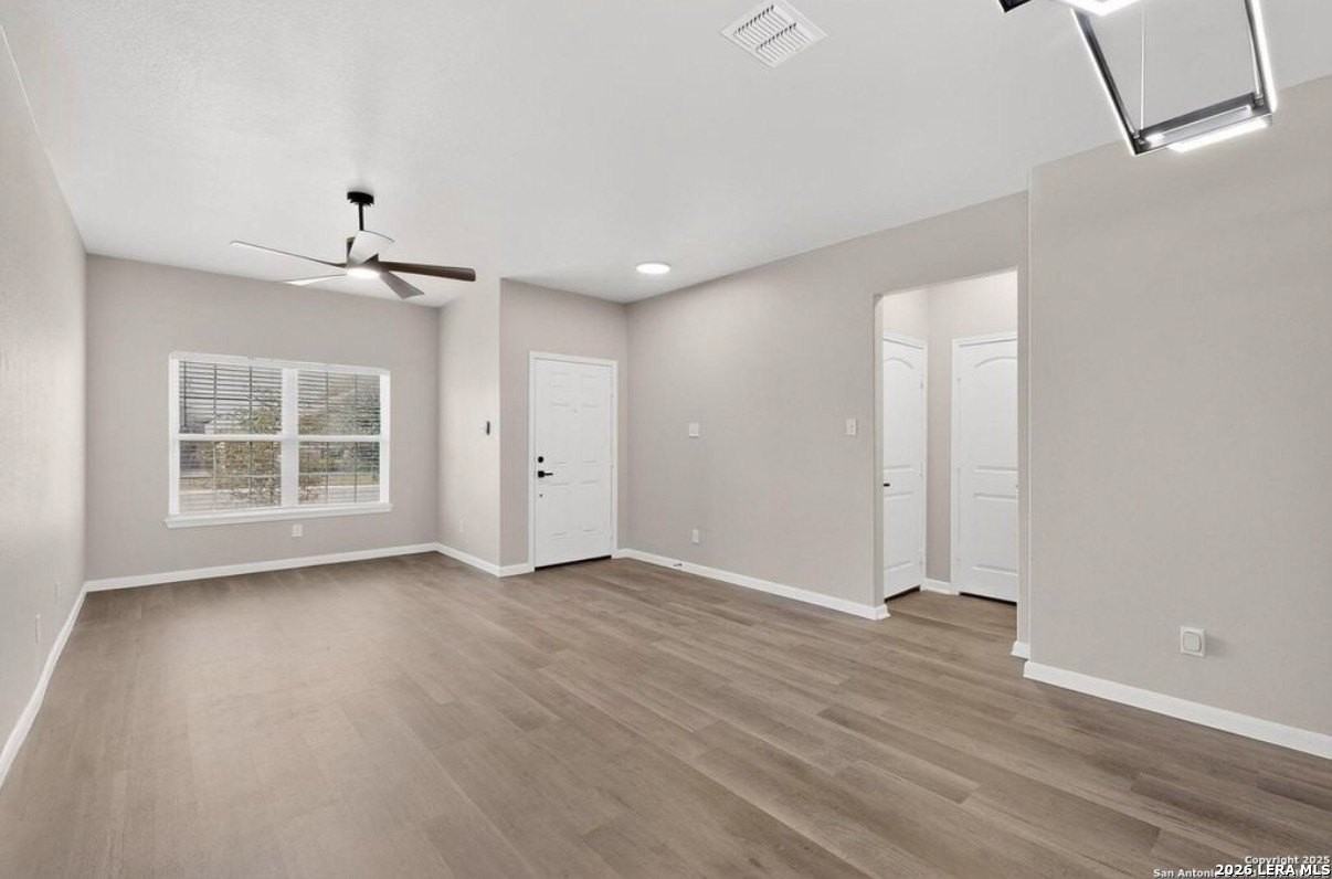 15022 Harbor Lndg - Photo 5 of 31