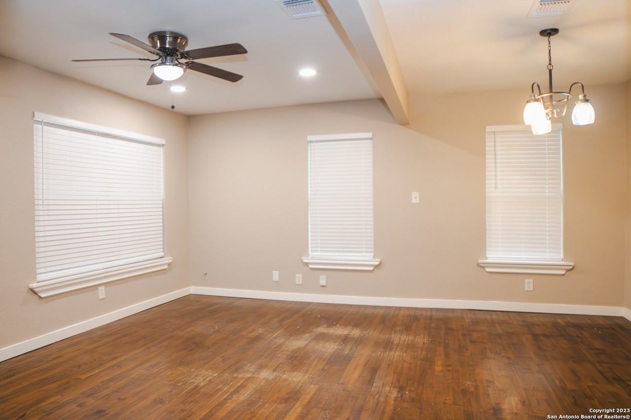 415 Riddle St - Photo 4 of 12