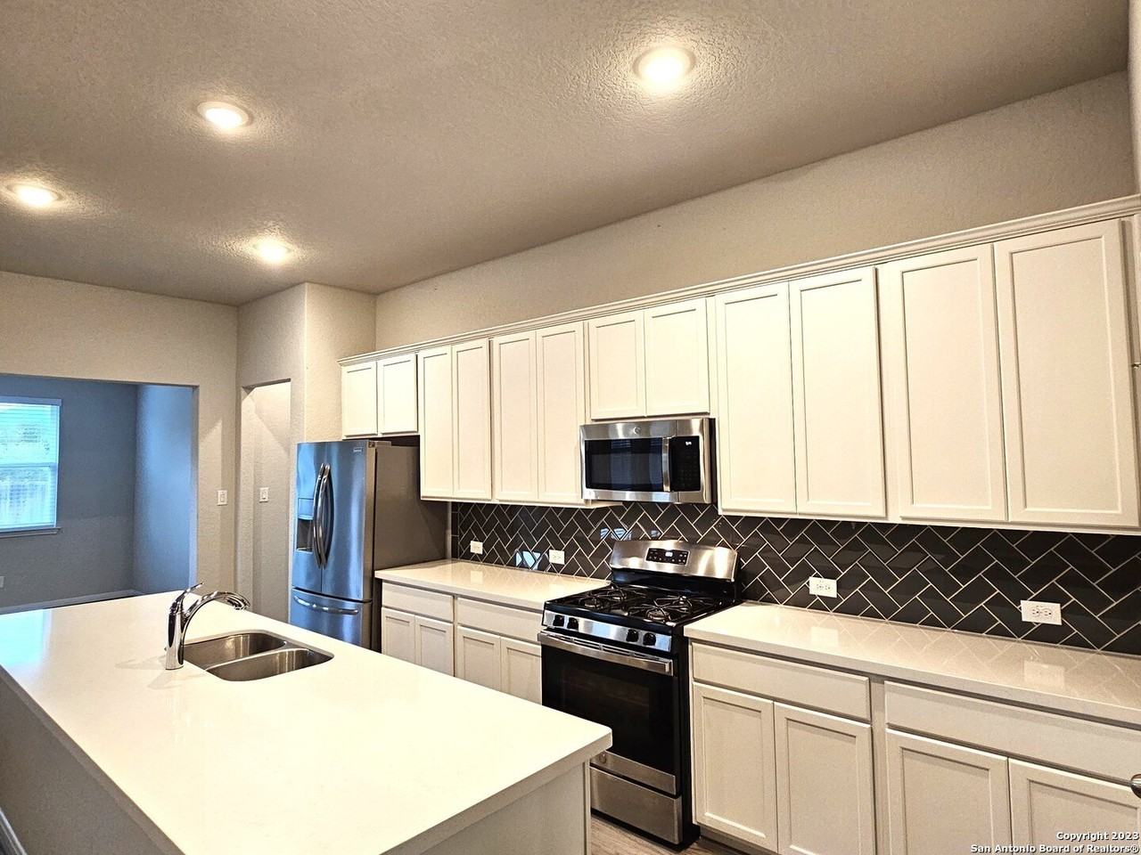 12549 Rothau Dr - Photo 3 of 38