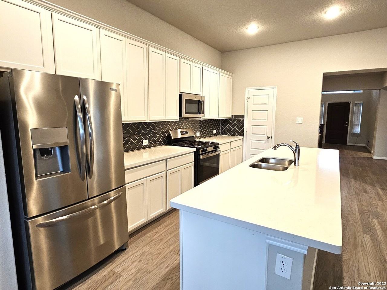 12549 Rothau Dr - Photo 4 of 38