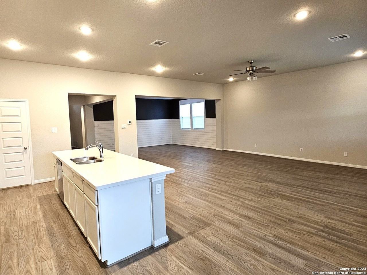 12549 Rothau Dr - Photo 5 of 38