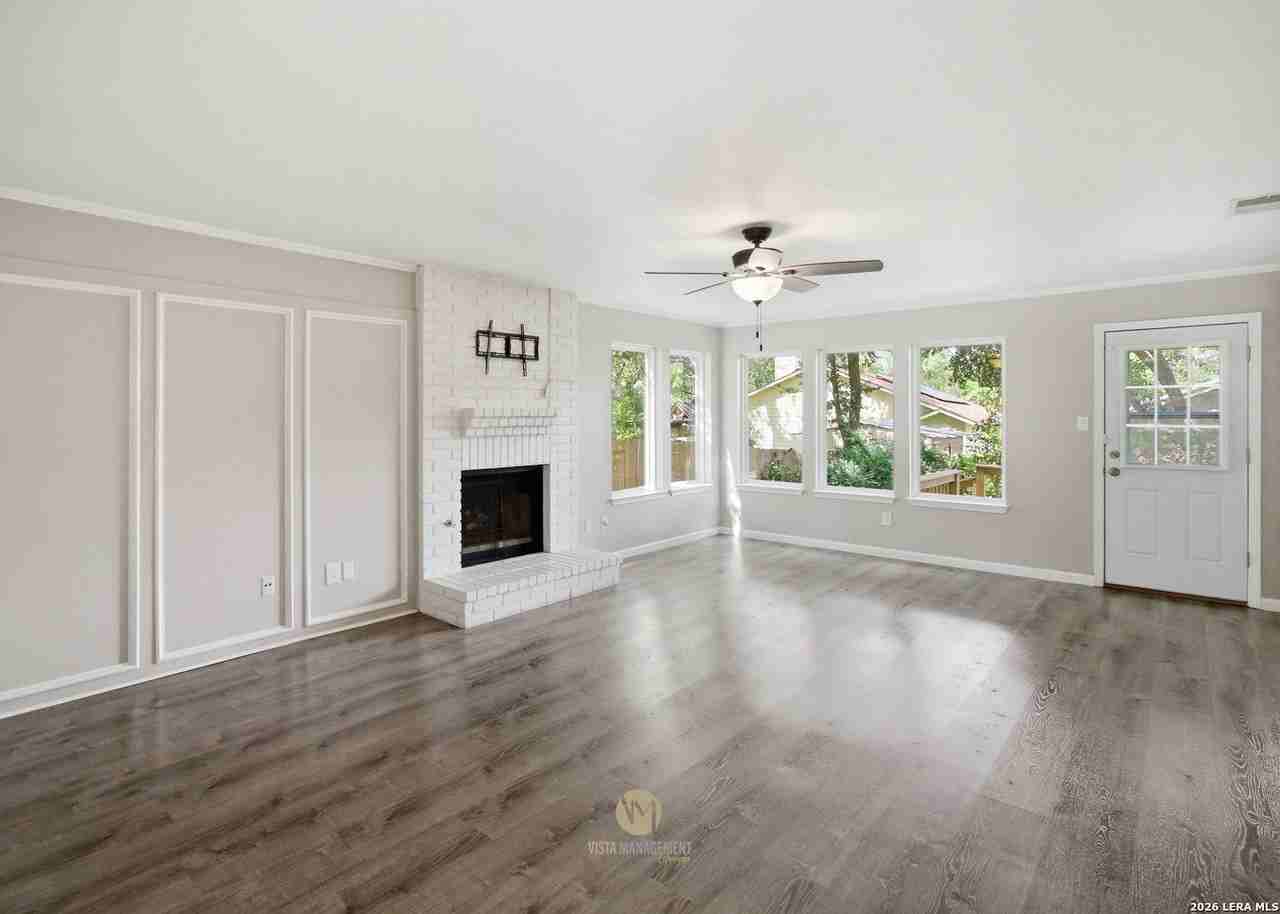 13811 Stone Hollow Dr - Photo 5 of 30