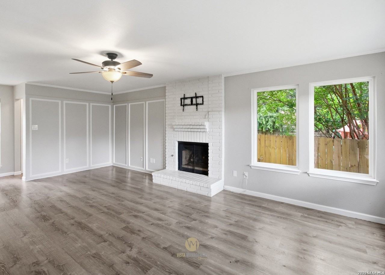 13811 Stone Hollow Dr - Photo 6 of 30