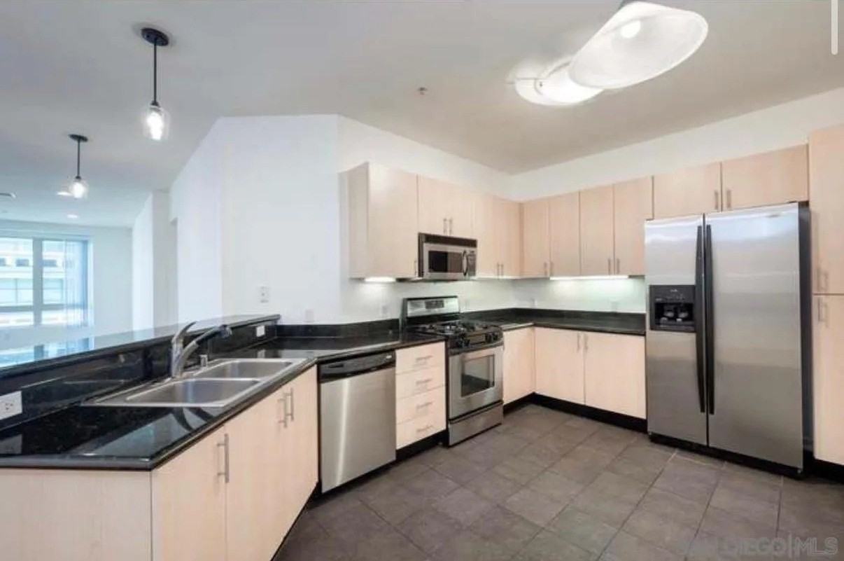 1465 C St #3503 - Photo 4 of 14