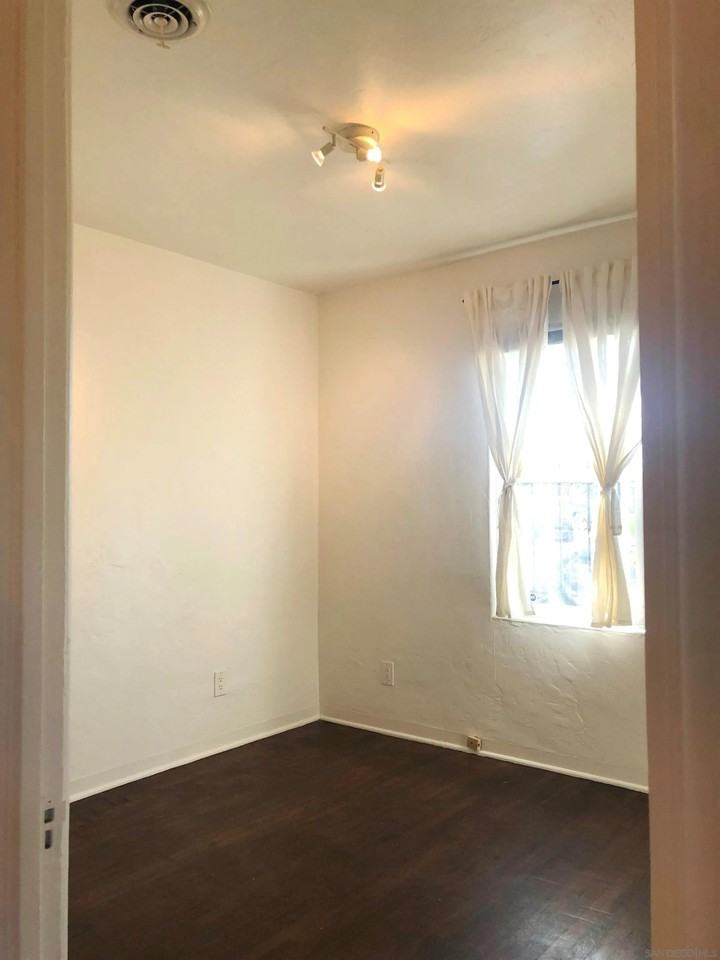 4072 Meade Ave - Photo 7 of 11