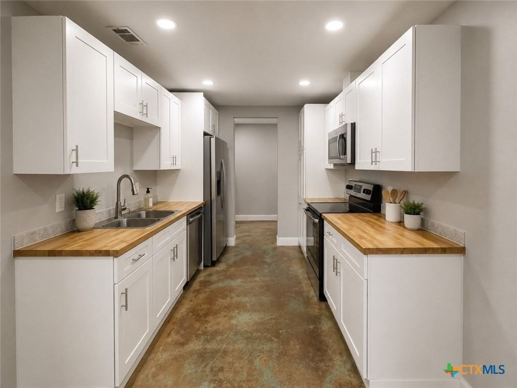 661 W Austin St #Q - Photo 3 of 9
