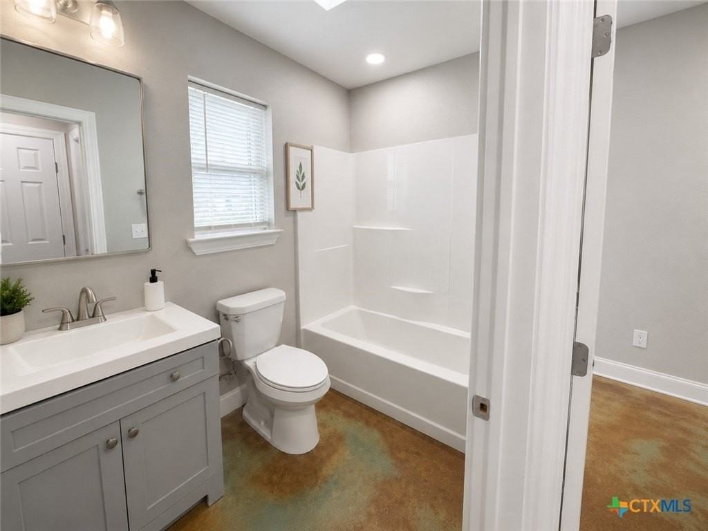 661 W Austin St #Q - Photo 5 of 9