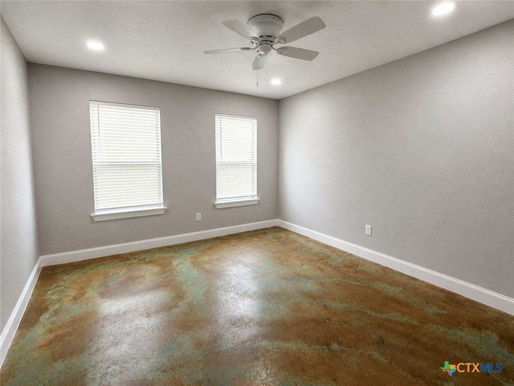 661 W Austin St #Q - Photo 6 of 9