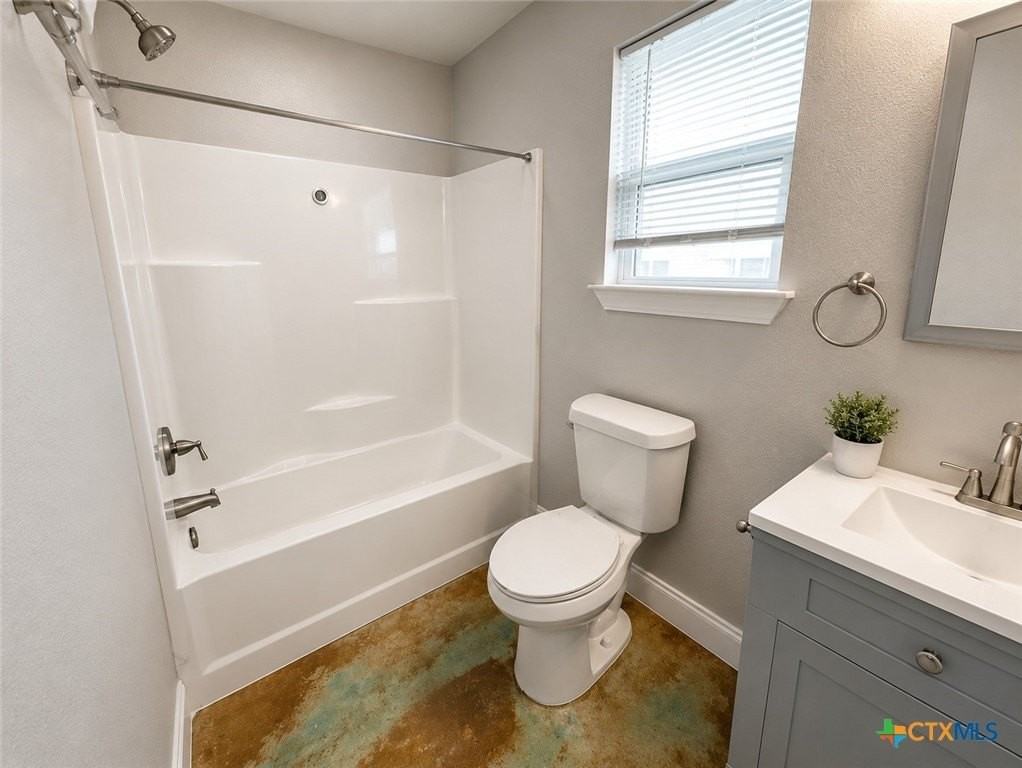 661 W Austin St #Q - Photo 7 of 9