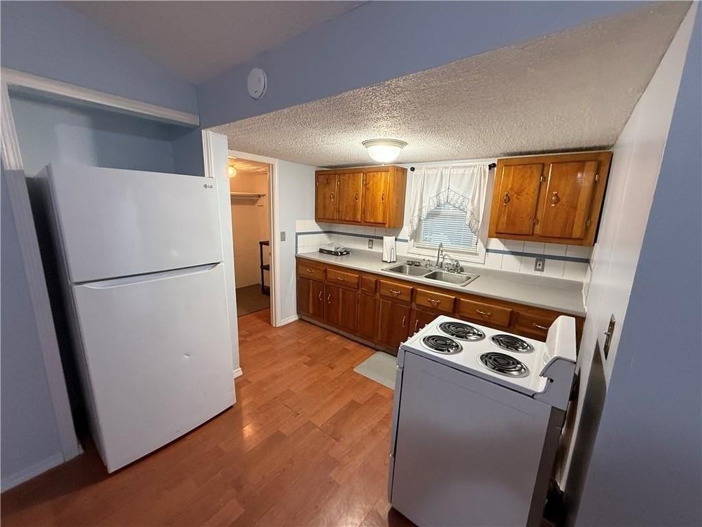 43 Eton Ave - Photo 7 of 13