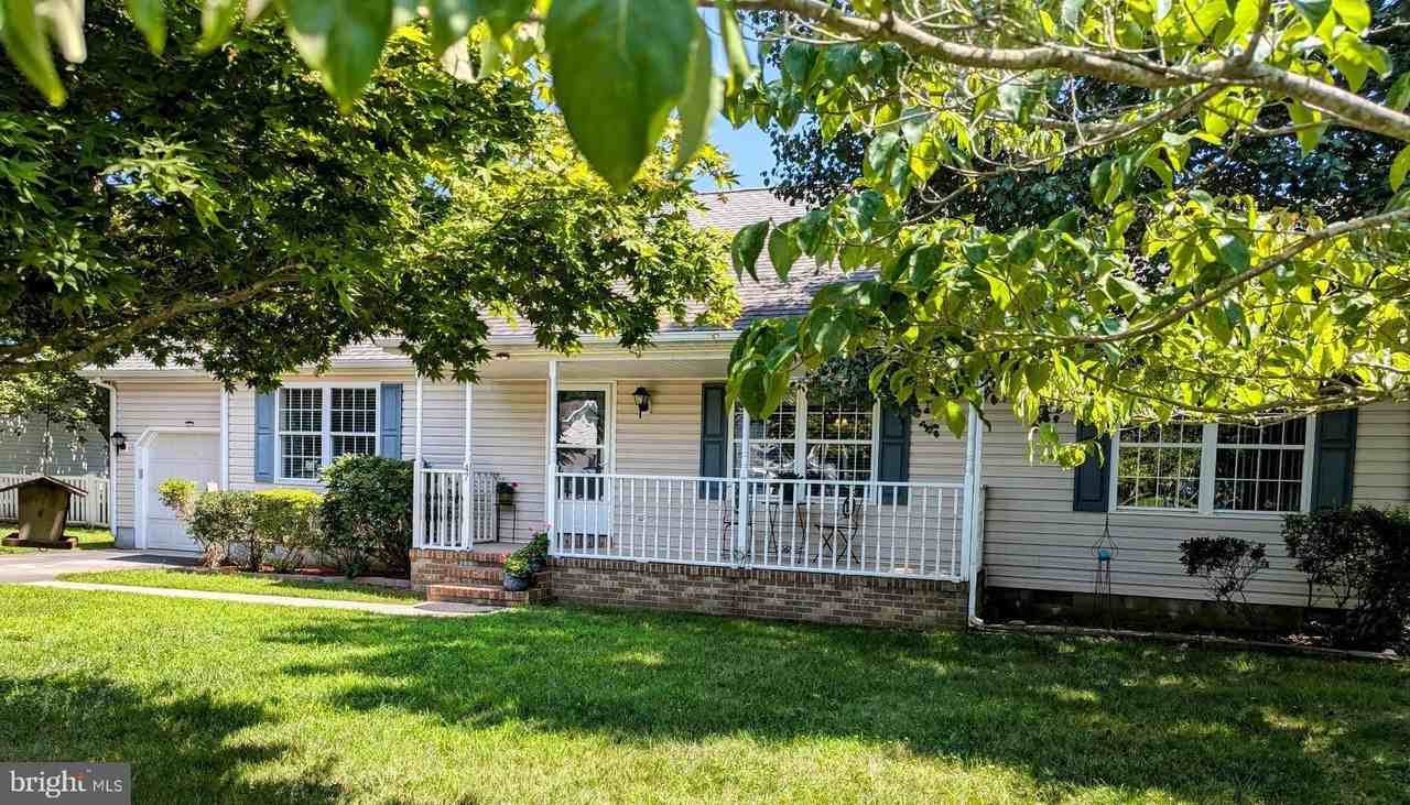 47 Radcliffe Dr - Photo 2 of 19