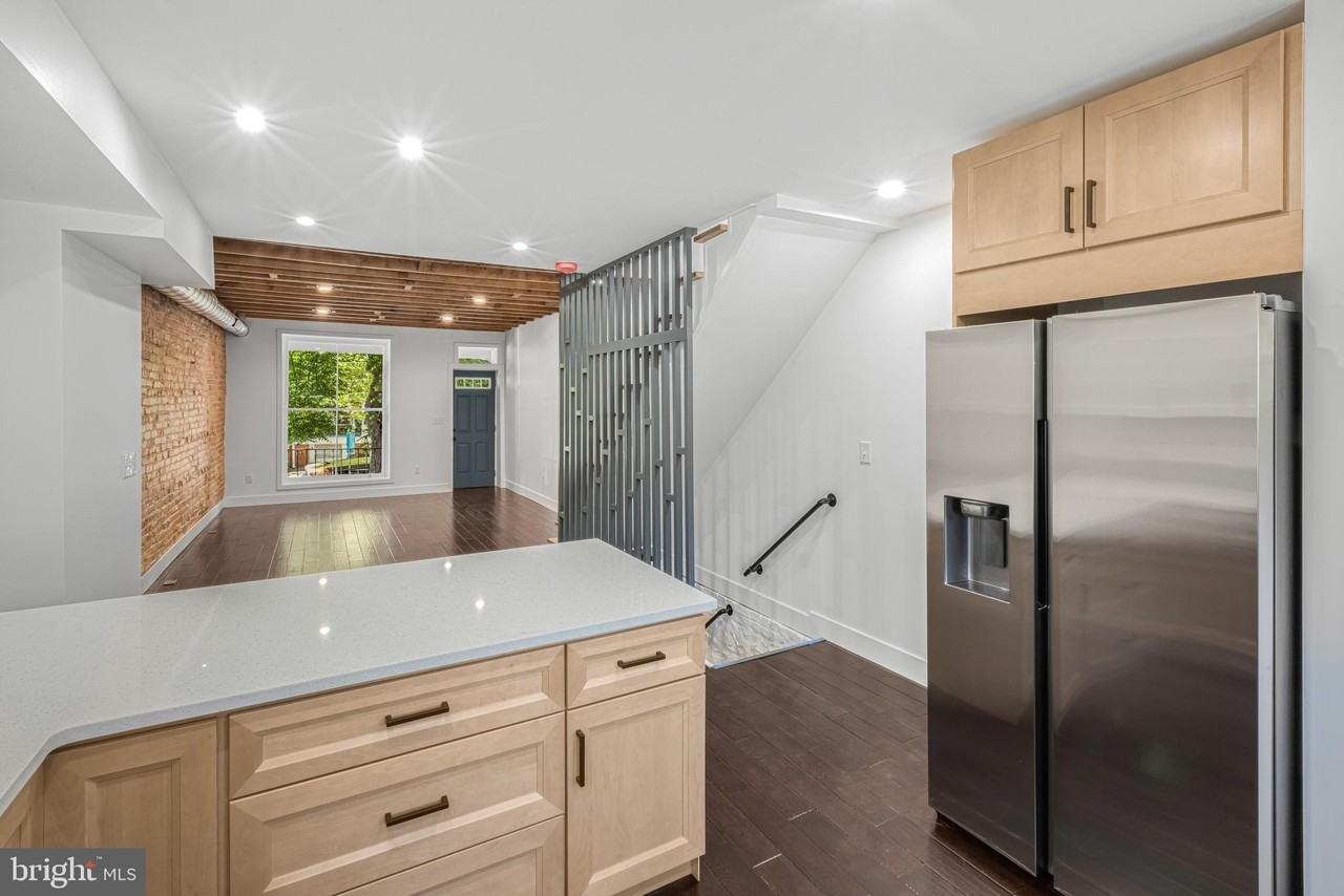 325 W Lorraine Ave - Photo 5 of 31