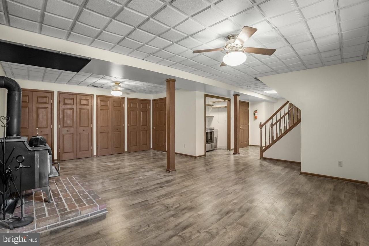 22397 Armstrong Dr - Photo 3 of 43