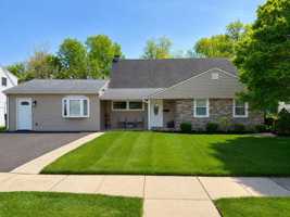 featured image of 30 Hollow Rd