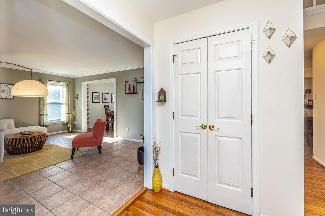 517 Summercroft Dr - Photo 2 of 46