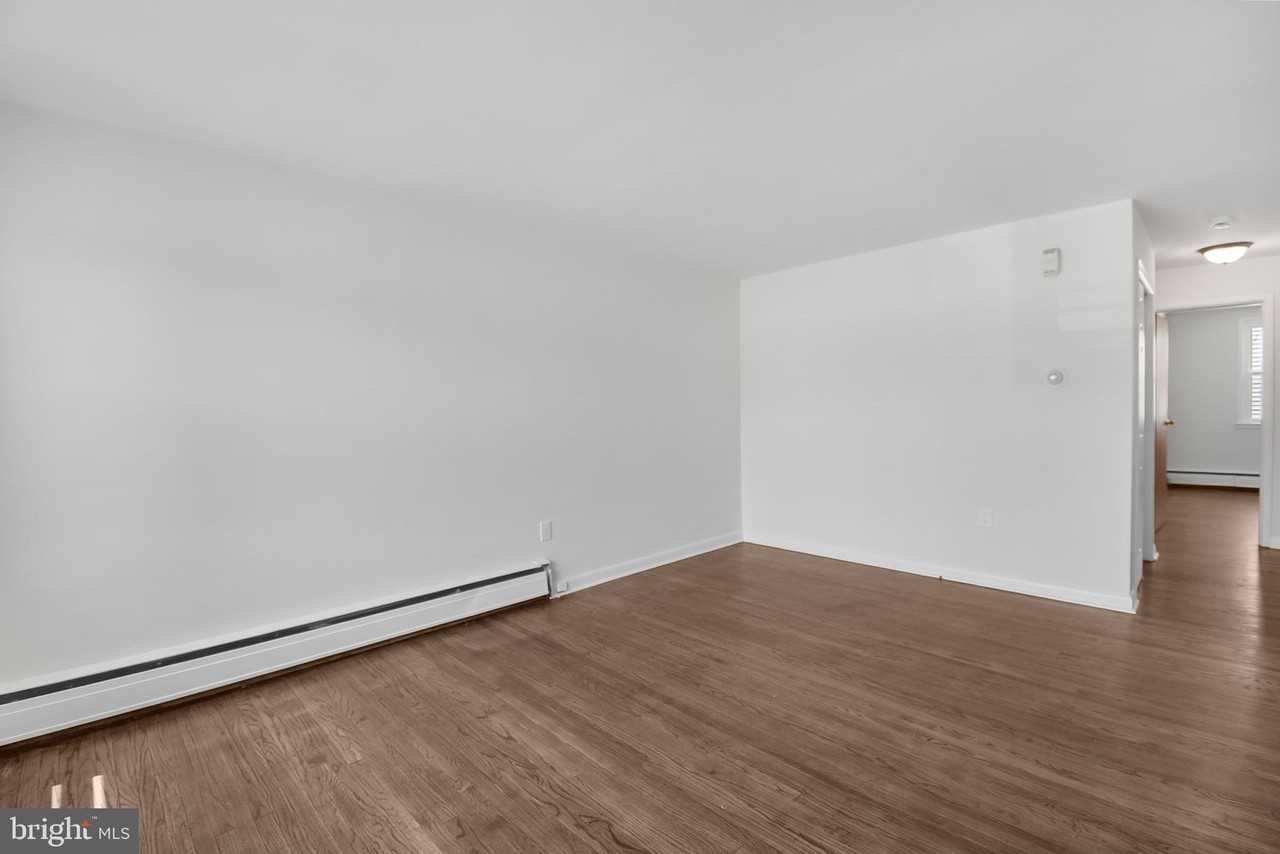 2409 Manor Rd #1stFL - Photo 3 of 8