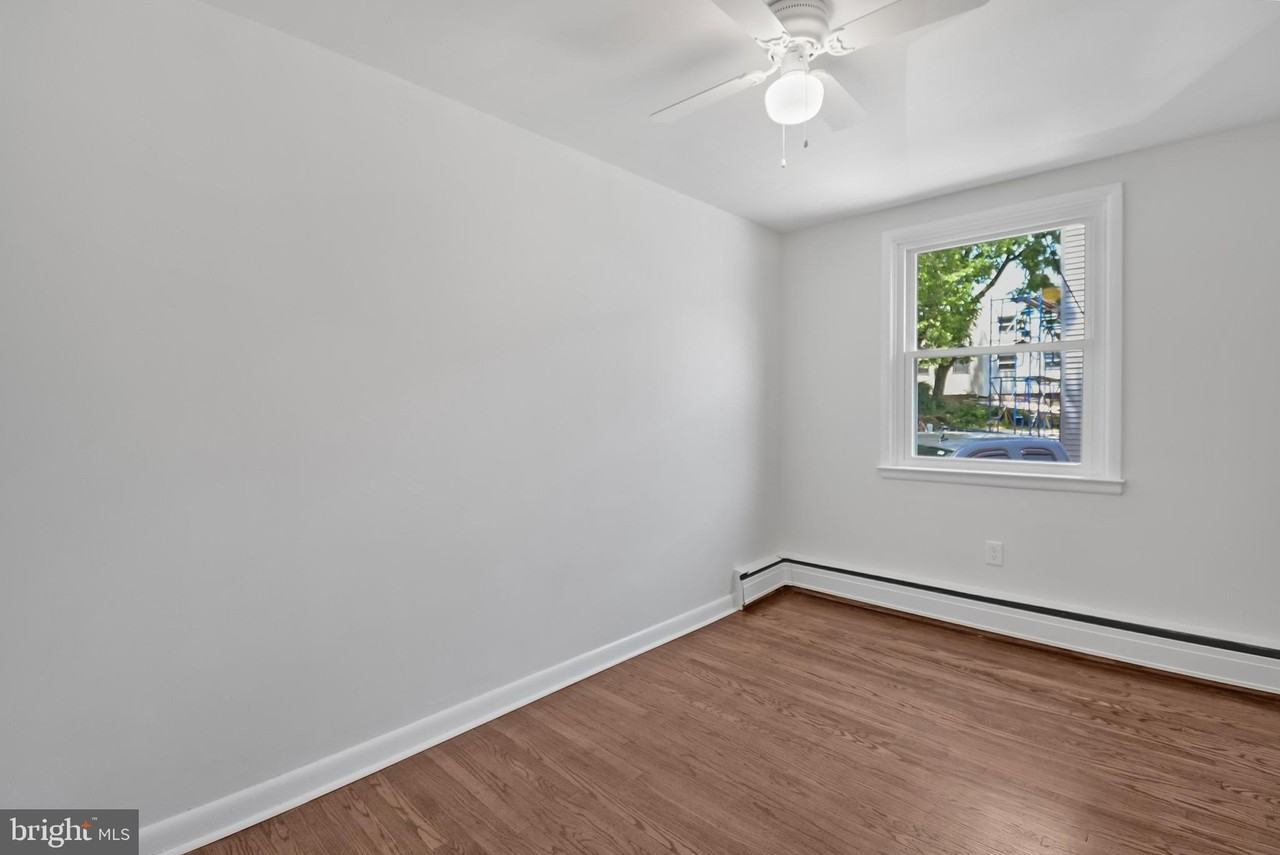 2409 Manor Rd #1stFL - Photo 6 of 8