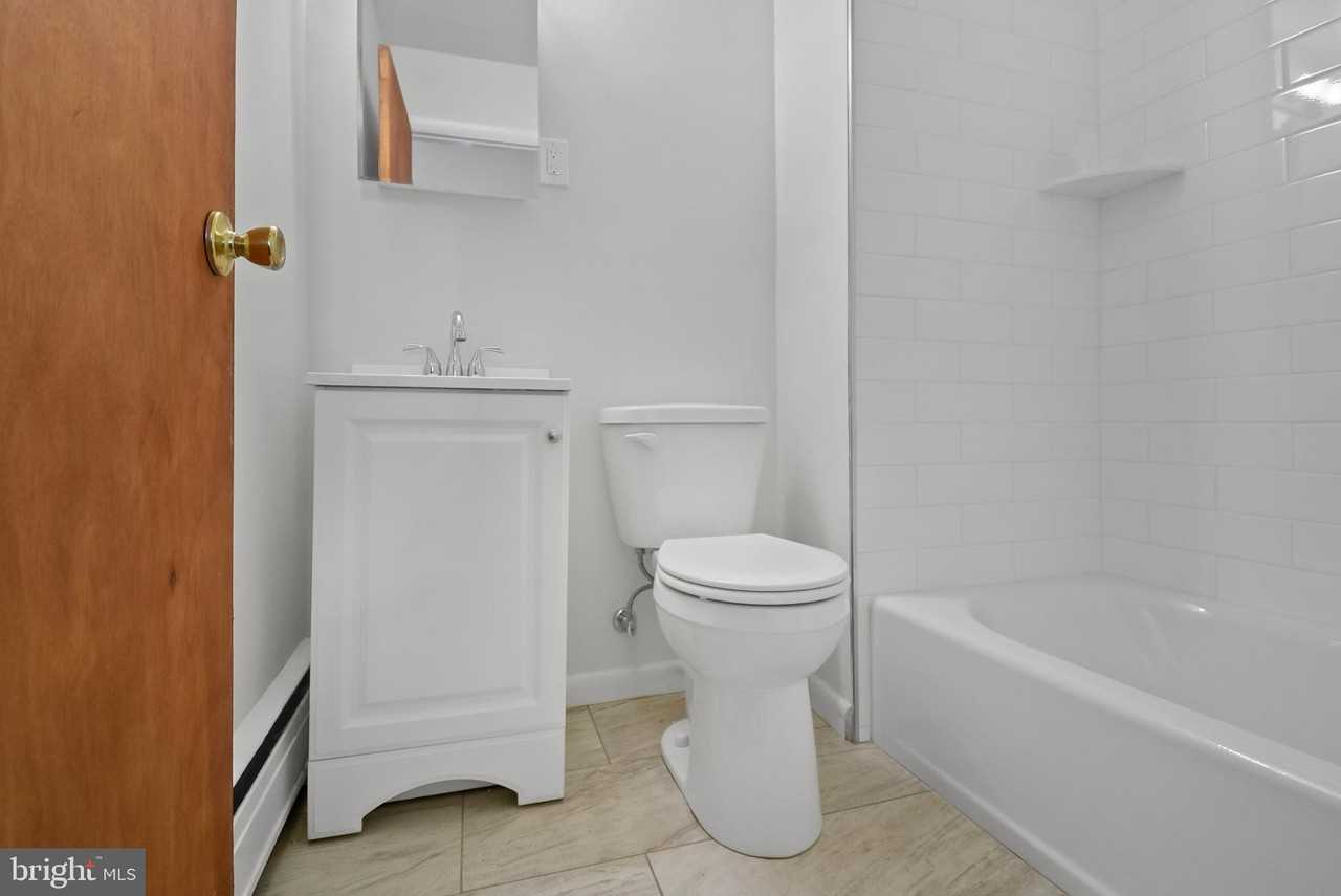 2409 Manor Rd #1stFL - Photo 7 of 8