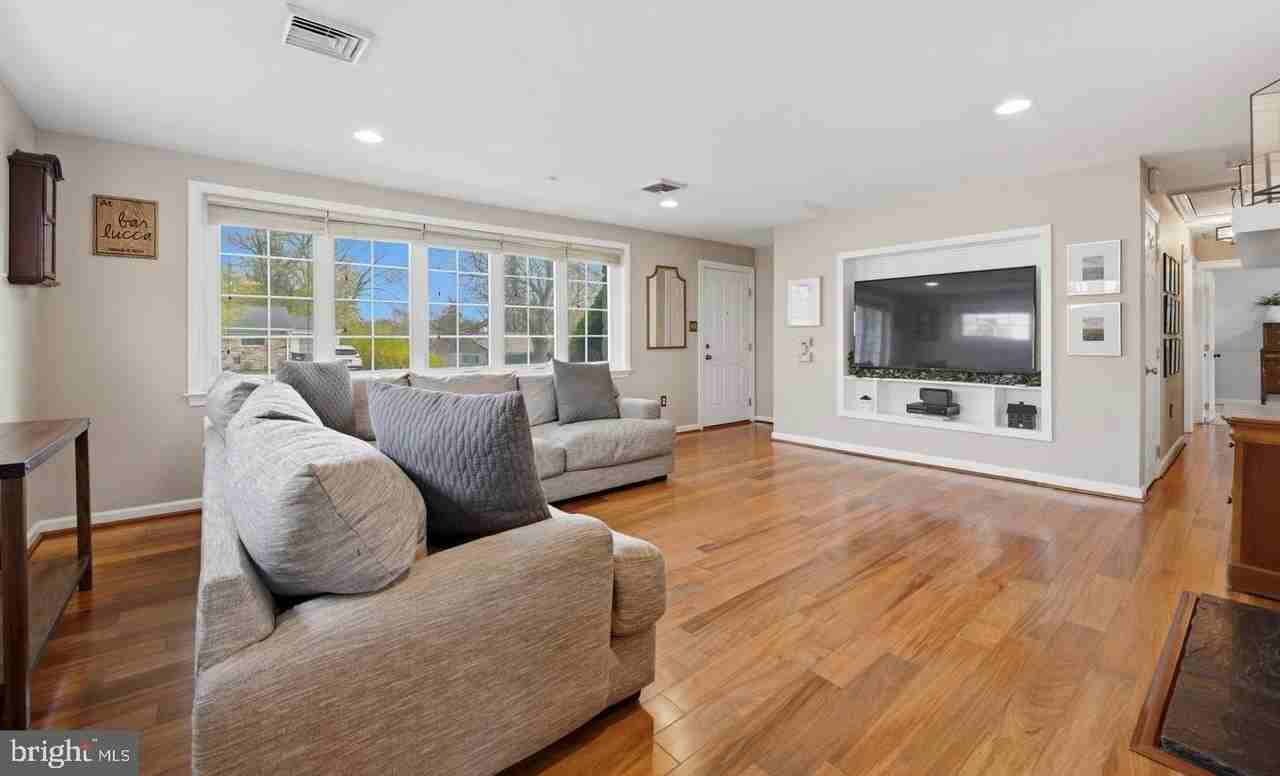 637 School Line Dr - Photo 3 of 17