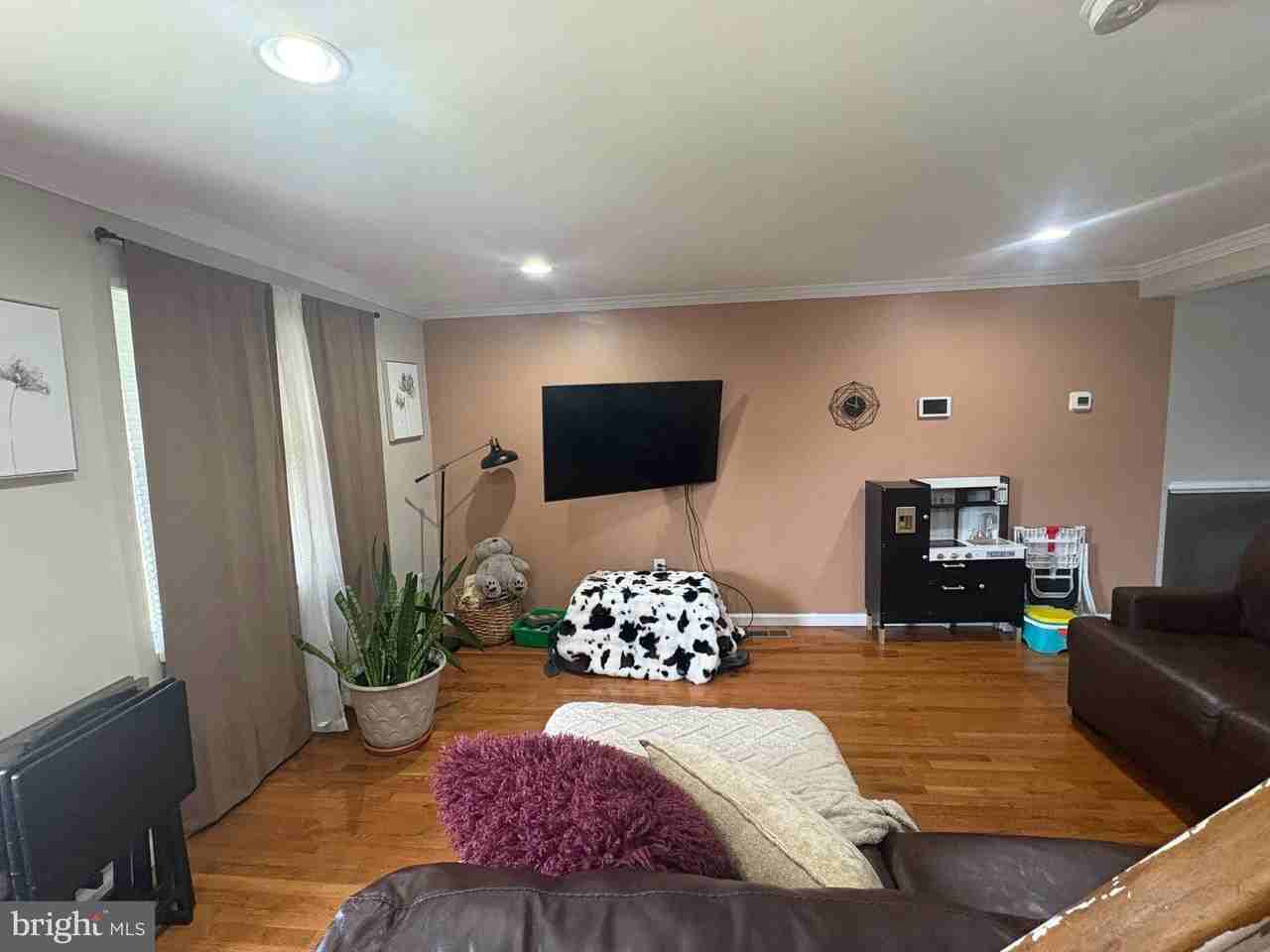 6917 Stenton Ave - Photo 2 of 22