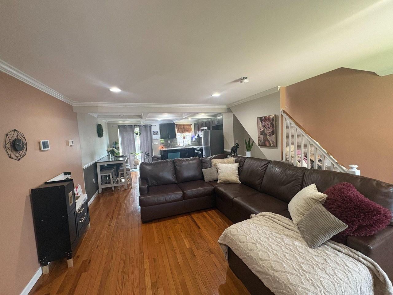 6917 Stenton Ave - Photo 3 of 22