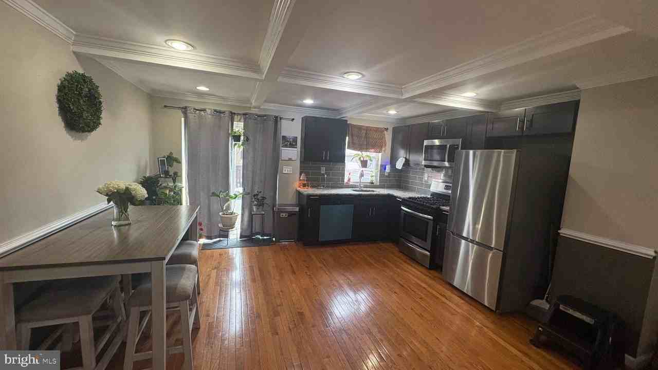 6917 Stenton Ave - Photo 4 of 22